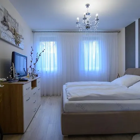 Perczel Apartment *